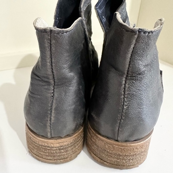 Kanna Women’s Sz: 39 Black Side Zip Block Heel Sliced Leather Ankle Bootie - Picture 3 of 5